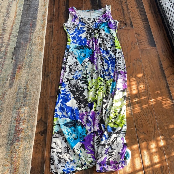 Women’s XL Dress (long) with embellishment at breast area. - Picture 2 of 2